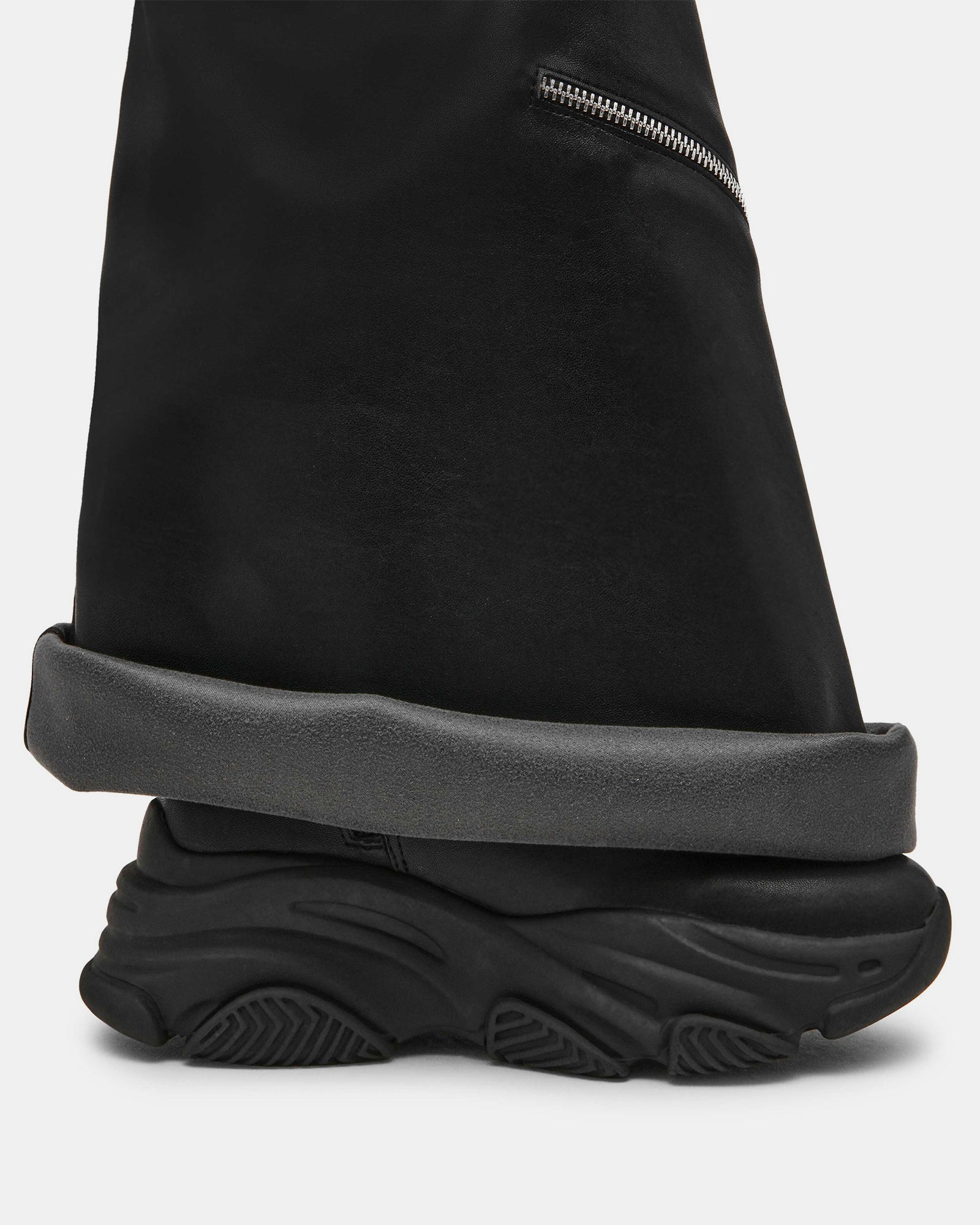 PREVALE BLACK